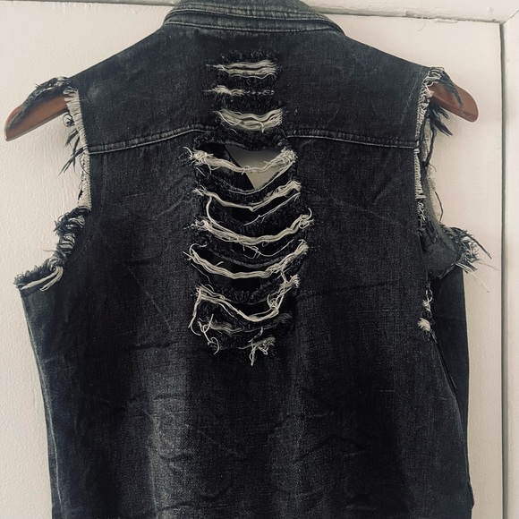 Black Distressed Punk Rock Vest - Picture 2 of 3